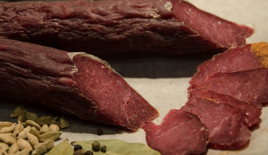  Сыровяленая колбаса из индейки