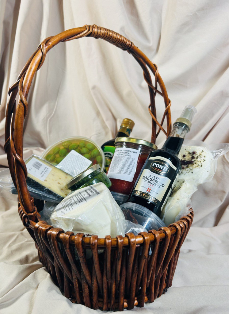  Корзина для любителей молодых сыров