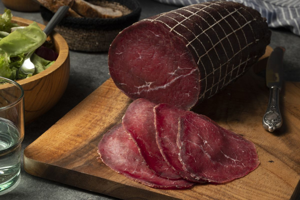  Брезаола (сыровяленая говядина) нарезка 100 грамм