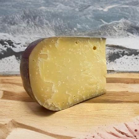  Сыр Буффелкаас экстравыдержанный из молока буйволицы