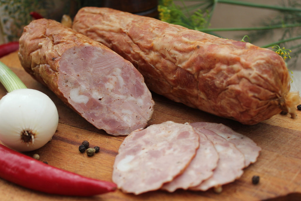  Колбаса из филе цыплёнка горячего копчения