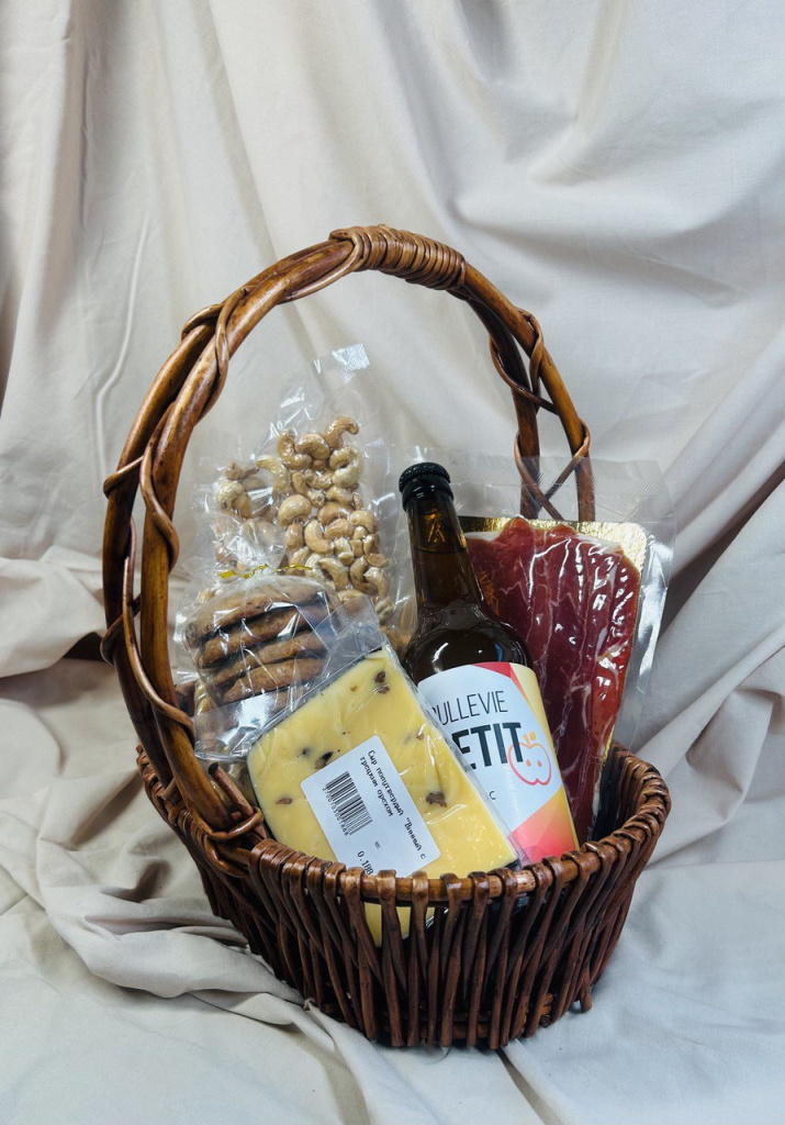  Подарочная корзинка к 8 марта