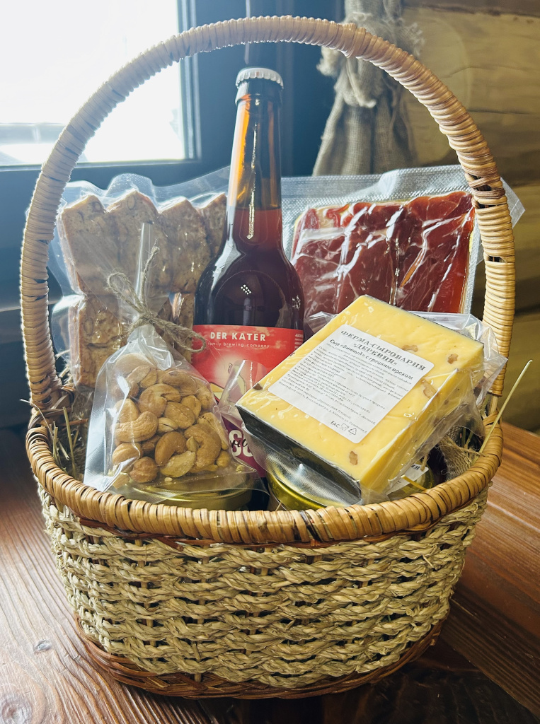  Подарочная корзинка к 8 марта